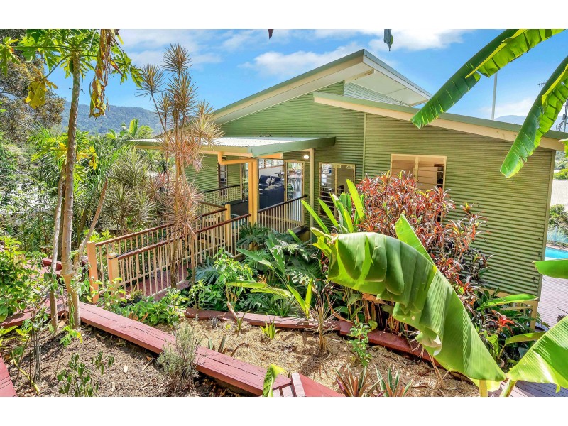9 Trundle Terrace, Whitfield QLD 4870
