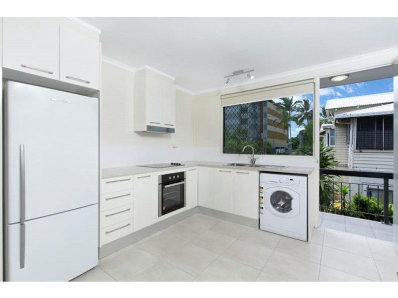 2/15 Digger Street, Cairns North QLD 4870