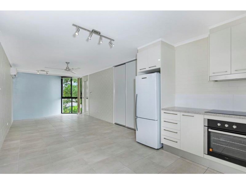 2/15 Digger Street, Cairns North QLD 4870