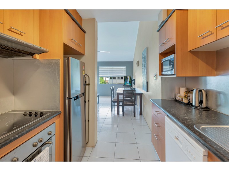 19/239 Lake Street, Cairns North QLD 4870