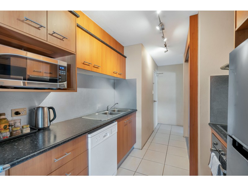 19/239 Lake Street, Cairns North QLD 4870