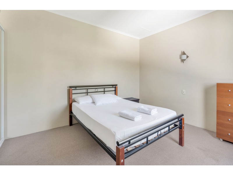 19/239 Lake Street, Cairns North QLD 4870