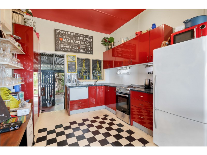 187 O’Shea Esplanade, Machans Beach QLD 4878