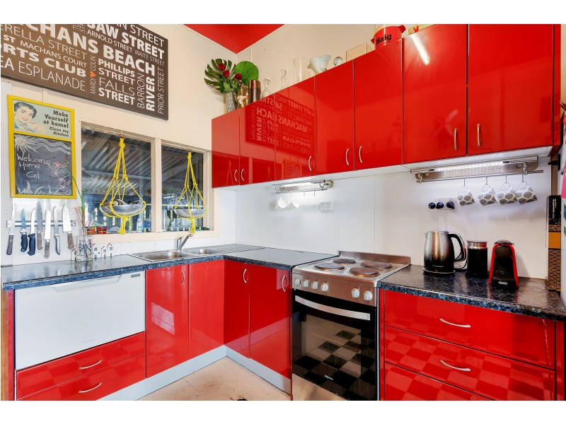 187 O’Shea Esplanade, Machans Beach QLD 4878