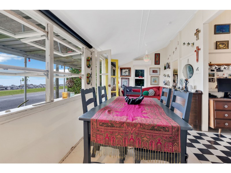 187 O’Shea Esplanade, Machans Beach QLD 4878
