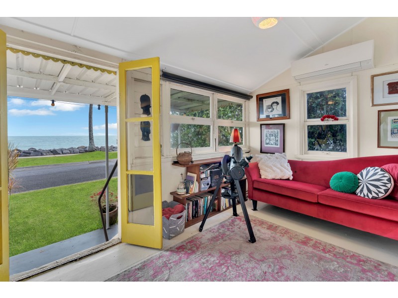 187 O’Shea Esplanade, Machans Beach QLD 4878