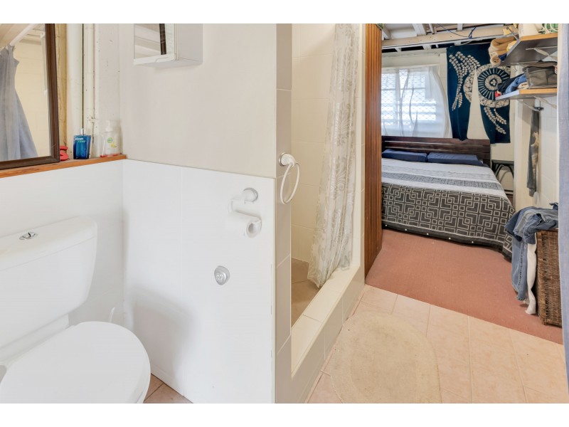 189 O’Shea Esplanade, Machans Beach QLD 4878