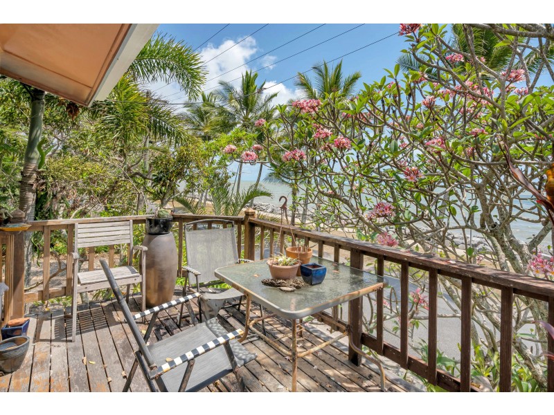 189 O’Shea Esplanade, Machans Beach QLD 4878
