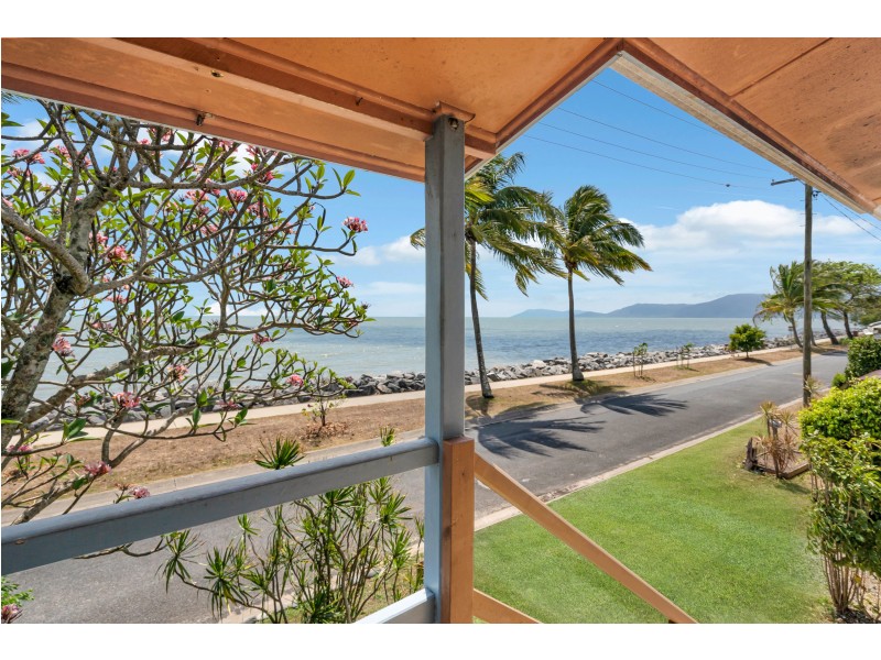 189 O’Shea Esplanade, Machans Beach QLD 4878