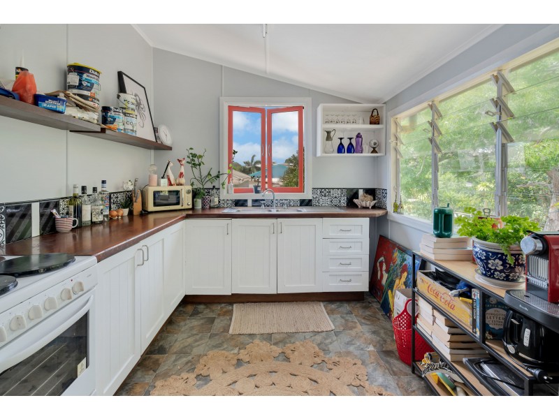 189 O’Shea Esplanade, Machans Beach QLD 4878