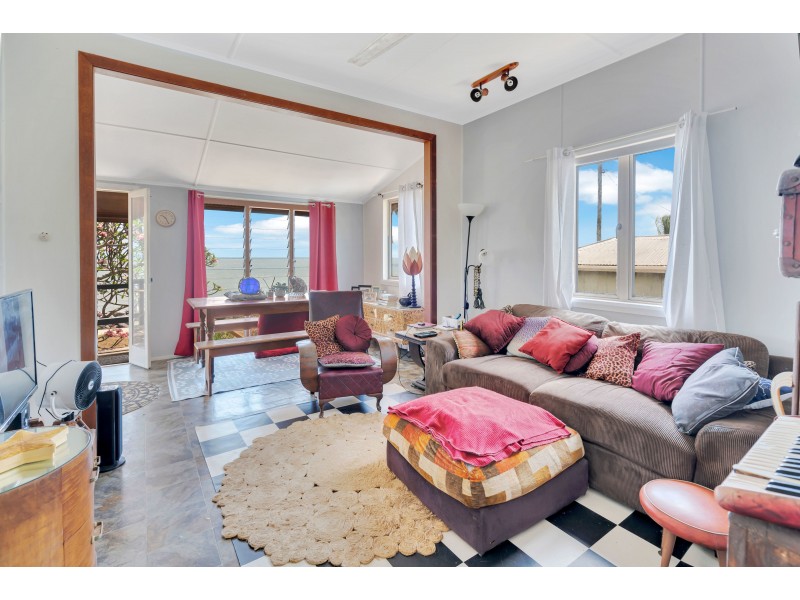 189 O’Shea Esplanade, Machans Beach QLD 4878