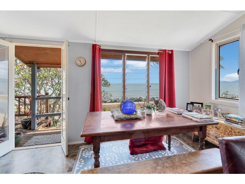 189 O’Shea Esplanade, Machans Beach QLD 4878