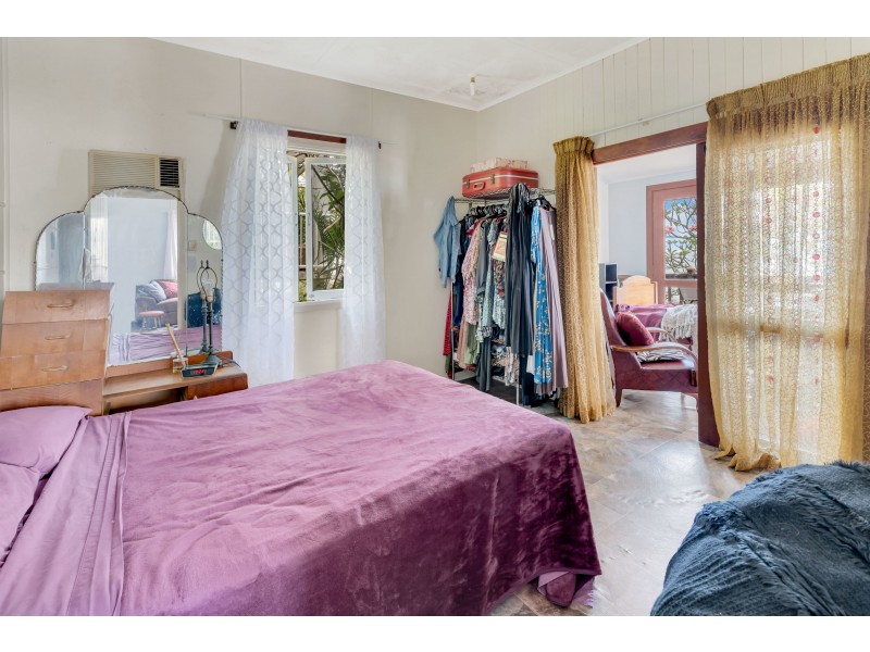 189 O’Shea Esplanade, Machans Beach QLD 4878