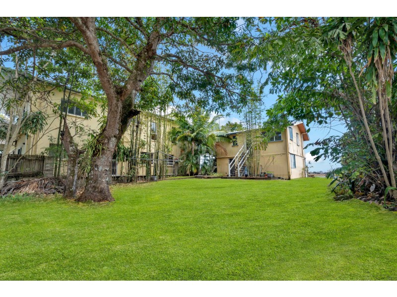 189 O’Shea Esplanade, Machans Beach QLD 4878