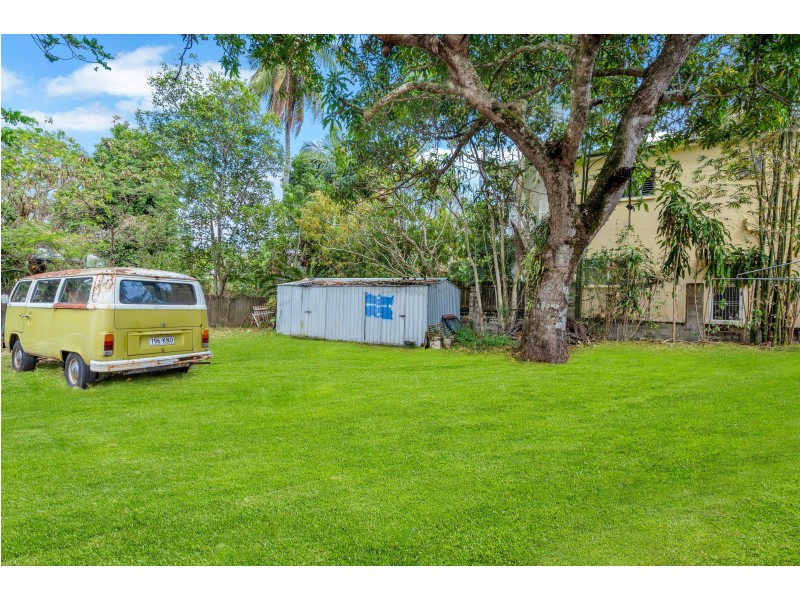 189 O’Shea Esplanade, Machans Beach QLD 4878