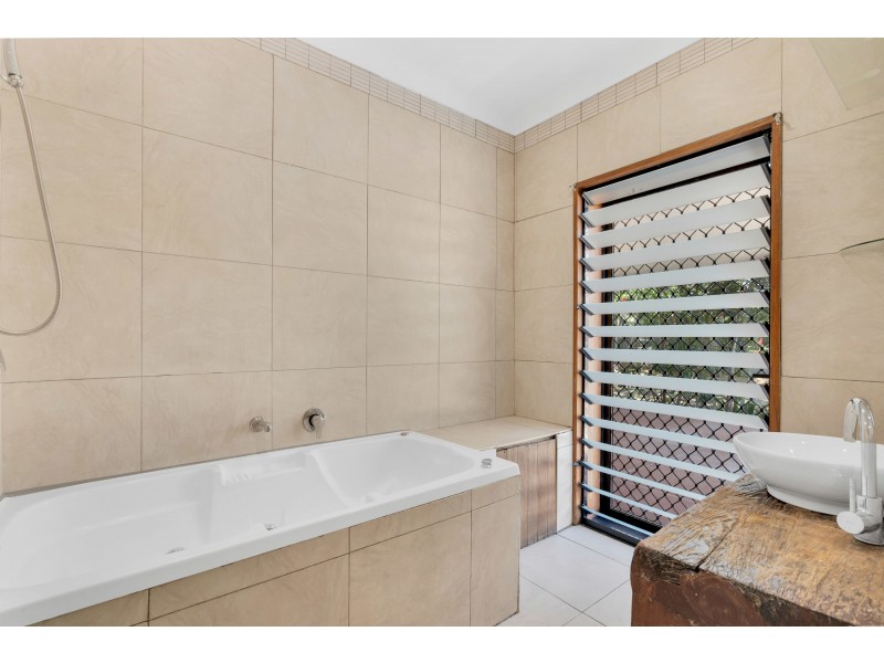 270 Aumuller Street, Westcourt QLD 4870