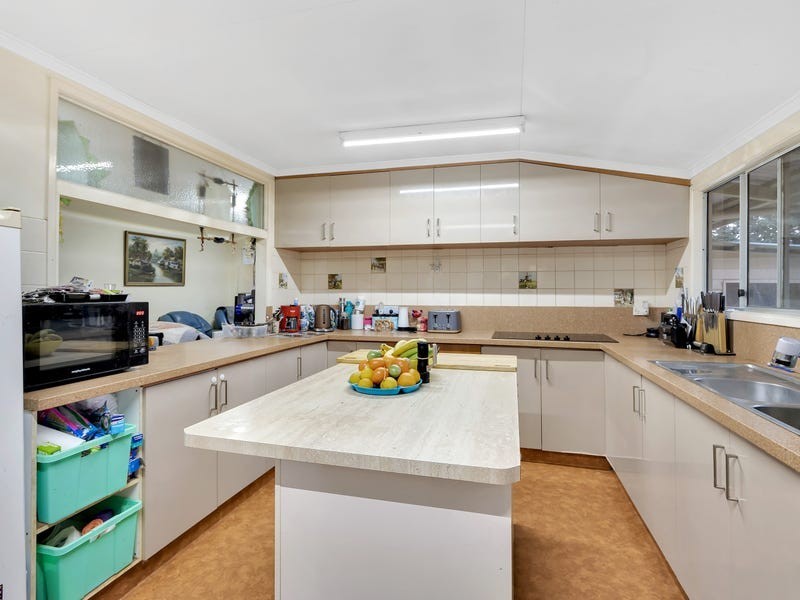 30 Peters Street, Mareeba QLD 4880