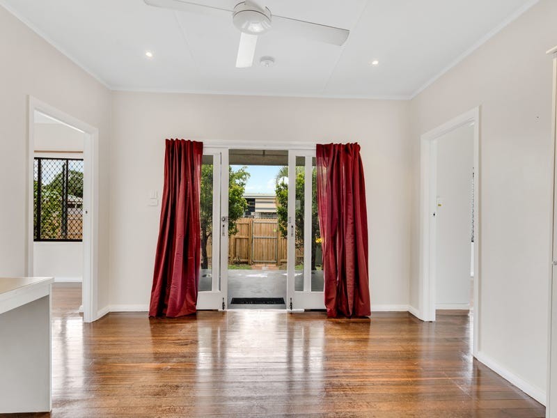 105 English Street, Manunda QLD 4870