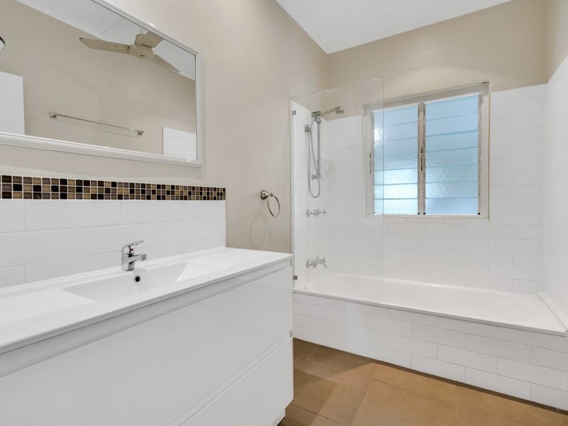 105 English Street, Manunda QLD 4870