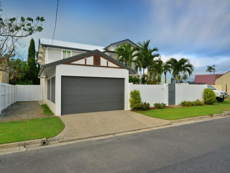 12 Creedy Street, Westcourt QLD 4870