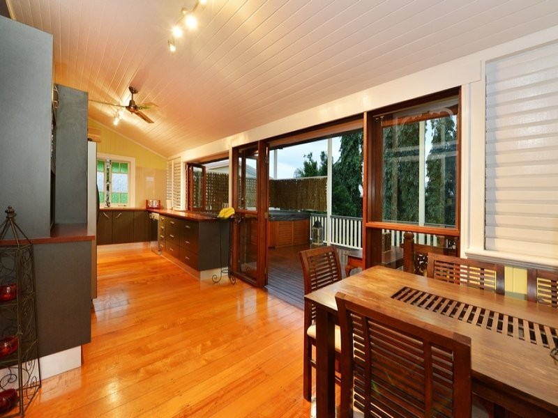 12 Creedy Street, Westcourt QLD 4870