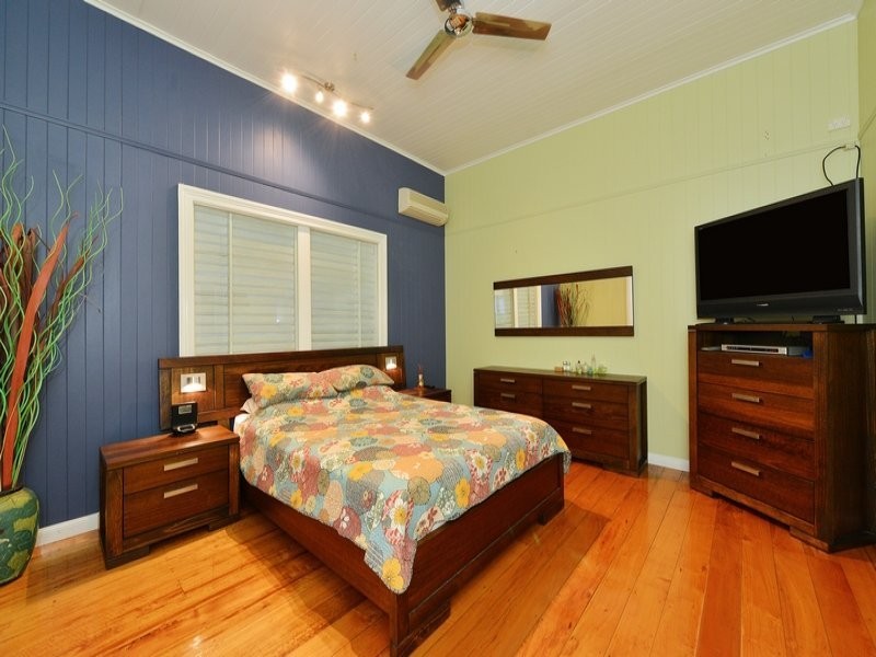 12 Creedy Street, Westcourt QLD 4870