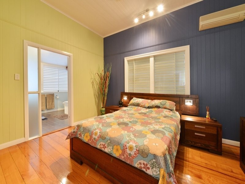 12 Creedy Street, Westcourt QLD 4870