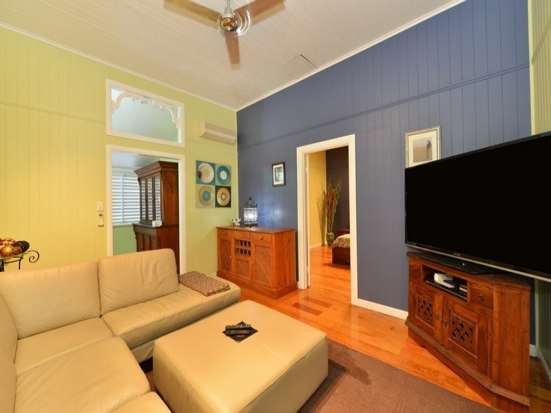 12 Creedy Street, Westcourt QLD 4870