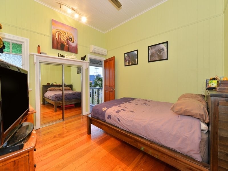 12 Creedy Street, Westcourt QLD 4870