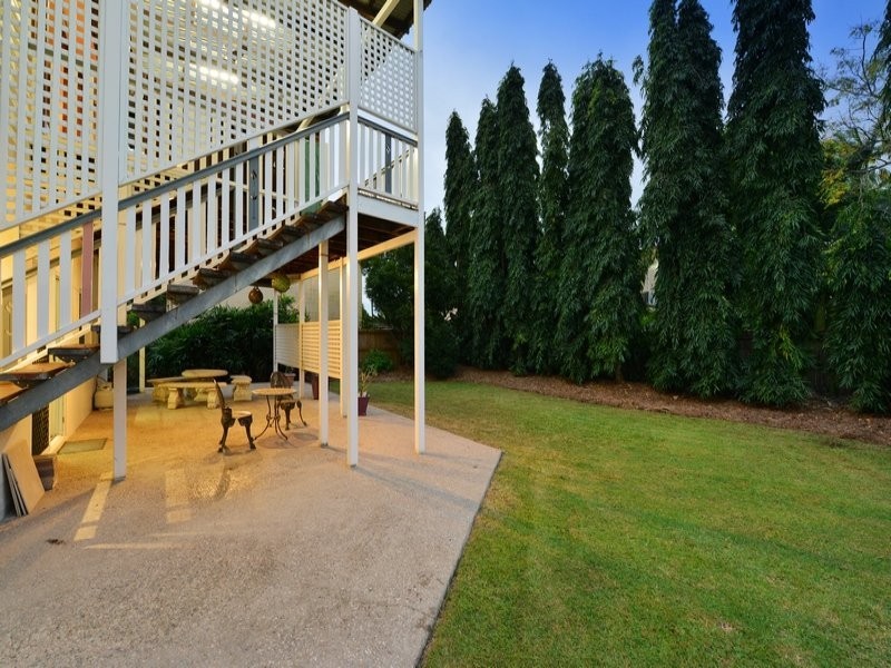 12 Creedy Street, Westcourt QLD 4870