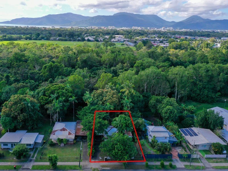 186 Pease Street, Manoora QLD 4870