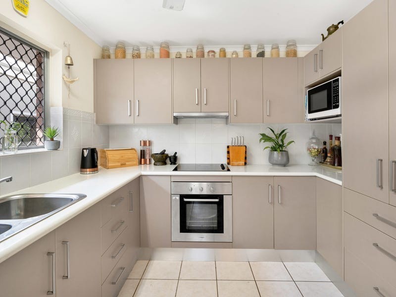 29 Lavender Street, Mooroobool QLD 4870