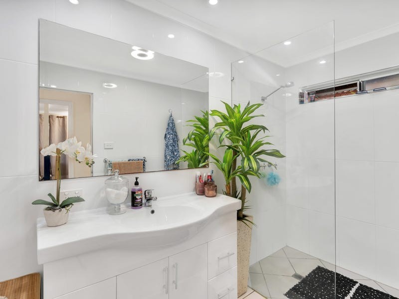 29 Lavender Street, Mooroobool QLD 4870