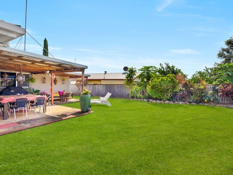 29 Lavender Street, Mooroobool QLD 4870