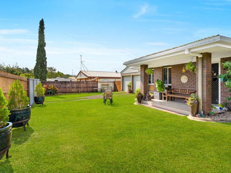 29 Lavender Street, Mooroobool QLD 4870