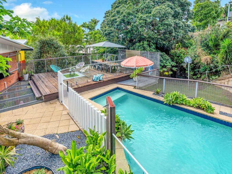 169 Hillview Crescent, Whitfield QLD 4870