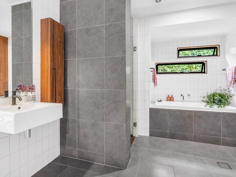 169 Hillview Crescent, Whitfield QLD 4870