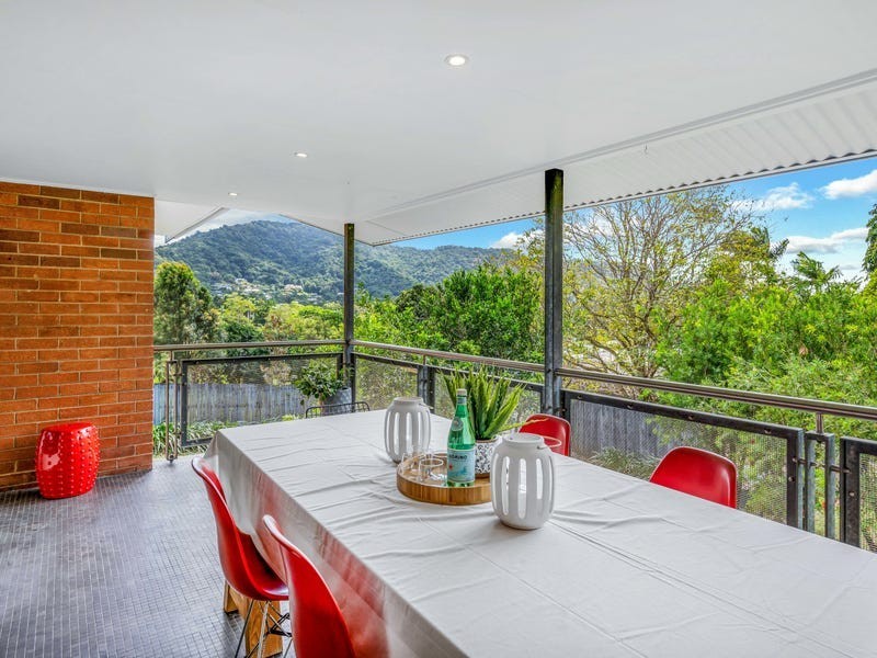 169 Hillview Crescent, Whitfield QLD 4870