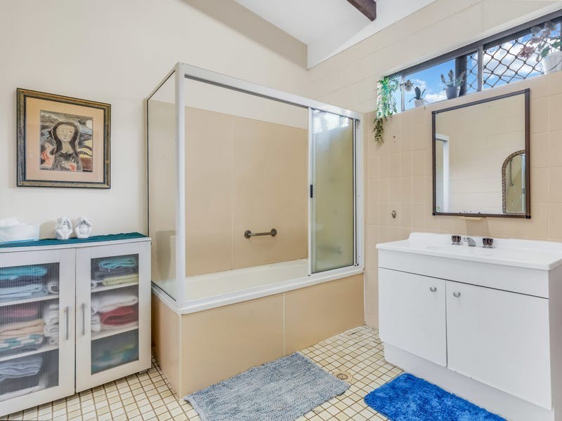 60 Hollywood Boulevard, White Rock QLD 4868