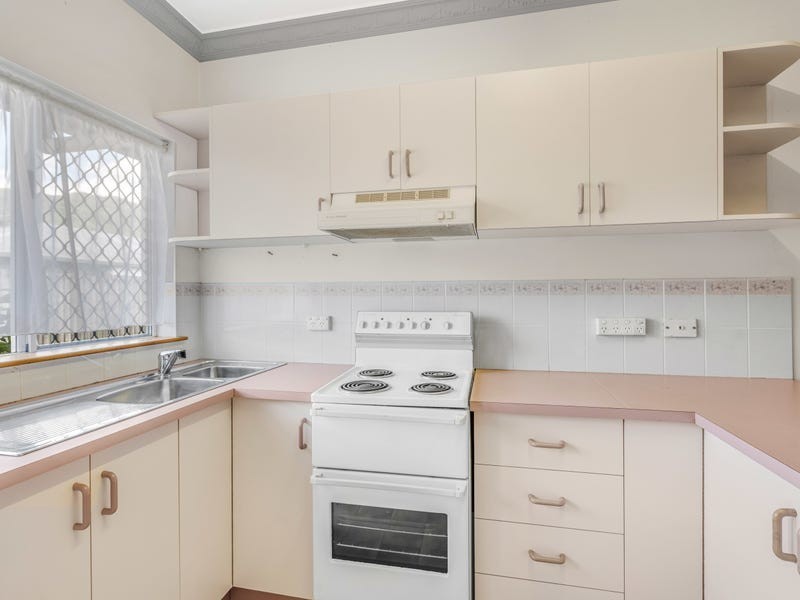 6/389-397 McCoombe Street, Mooroobool QLD 4870