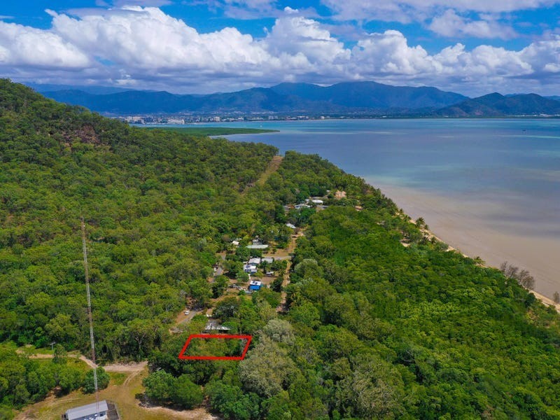 15 Bluewater Street, East Trinity QLD 4871