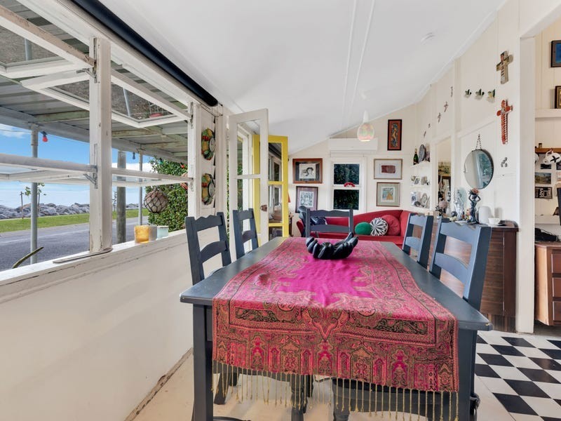 187 O’Shea Esplanade, Machans Beach QLD 4878