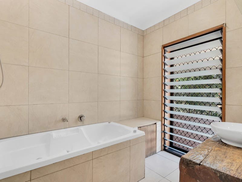 270 Aumuller Street, Westcourt QLD 4870