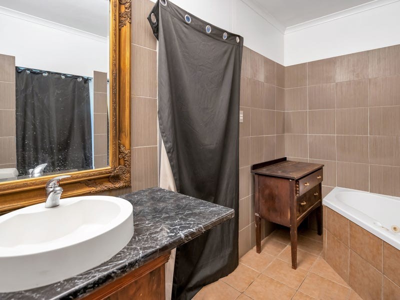 52 Toogood Road, Woree QLD 4868