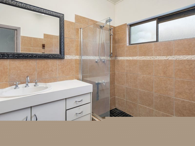 52 Toogood Road, Woree QLD 4868
