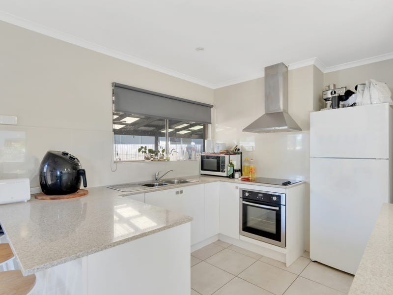8 Queensborough Close, Trinity Park QLD 4879