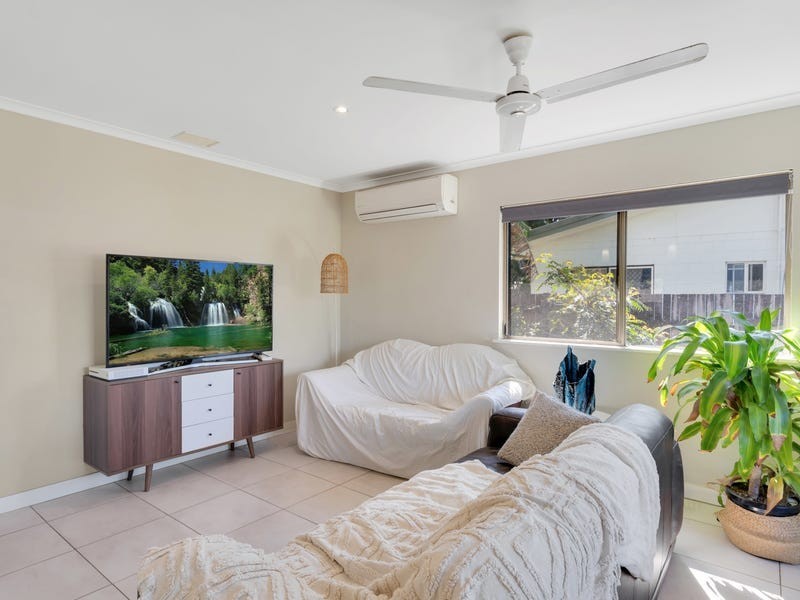 8 Queensborough Close, Trinity Park QLD 4879
