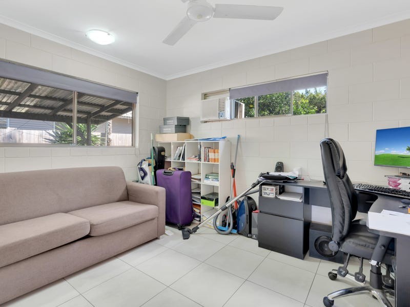 8 Queensborough Close, Trinity Park QLD 4879