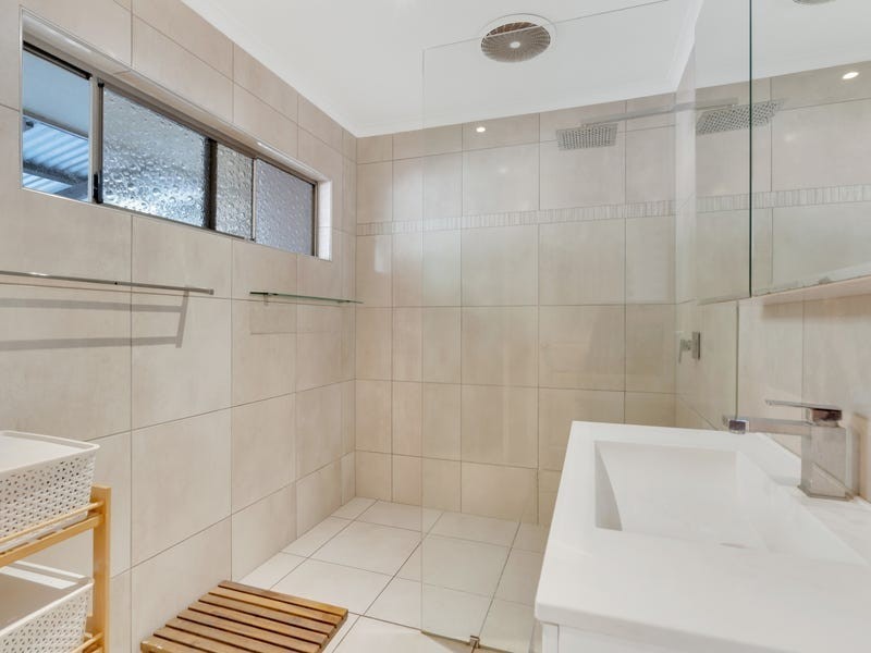 8 Queensborough Close, Trinity Park QLD 4879