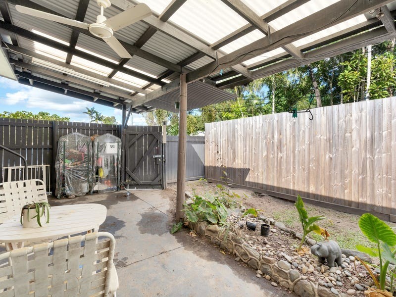 8 Queensborough Close, Trinity Park QLD 4879